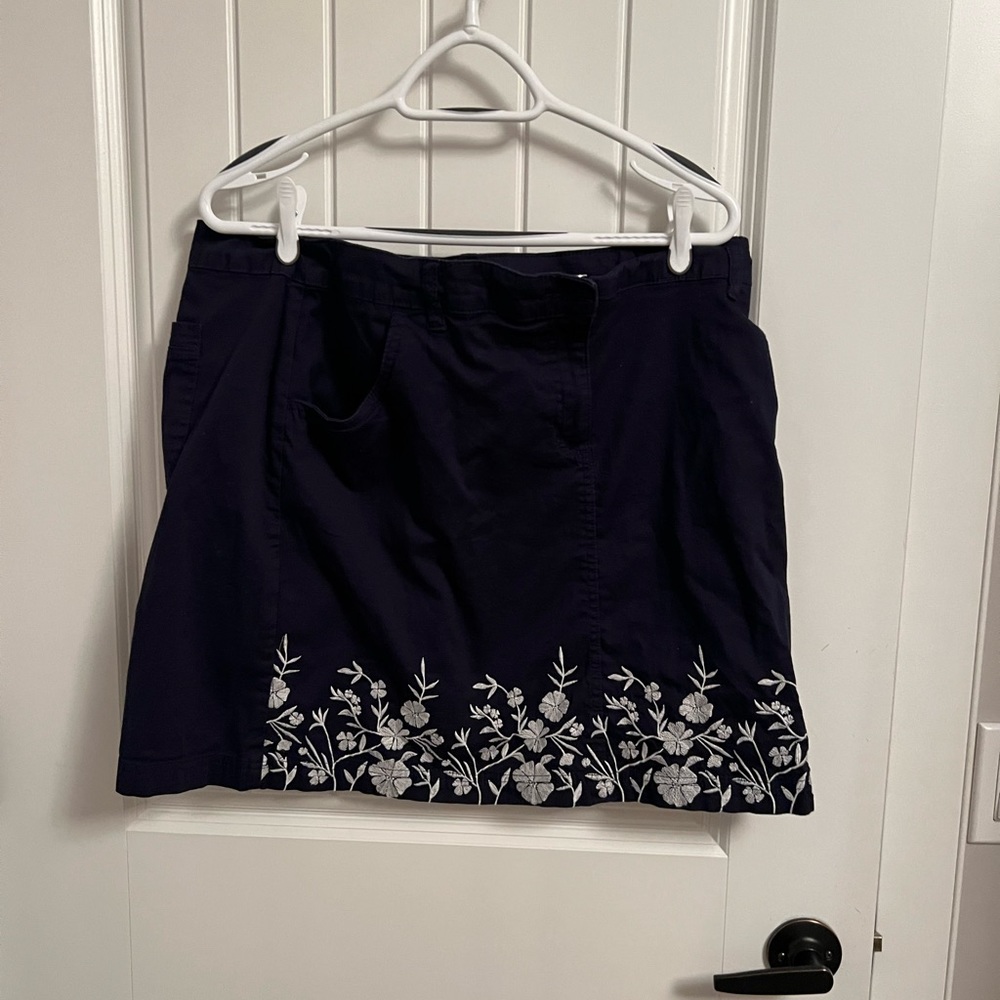 Blue skirt with embroidery size 16 by Karen Scott